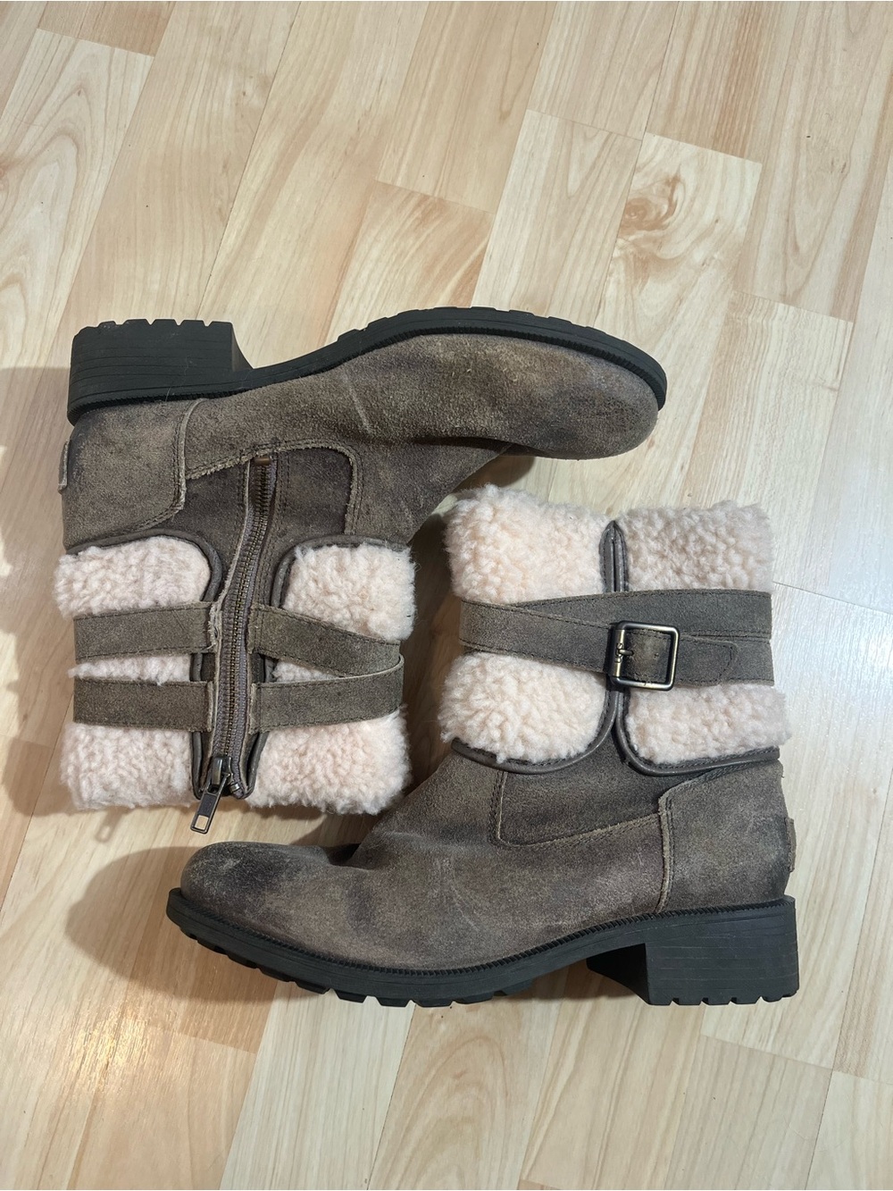 UGG Womens Blayre III Short Shearling Boot US 8 Zip Winter Bootie Brown